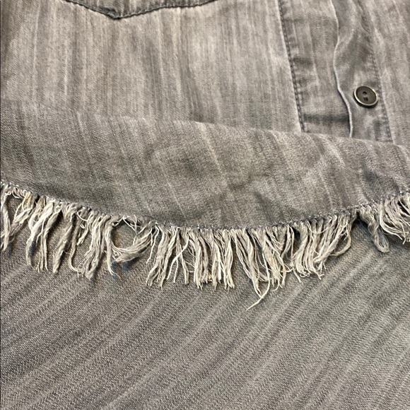 Beachlunchlounge Gray Button Down Shirt with Relaxed Fit Frayed Hem - Picture 6 of 8